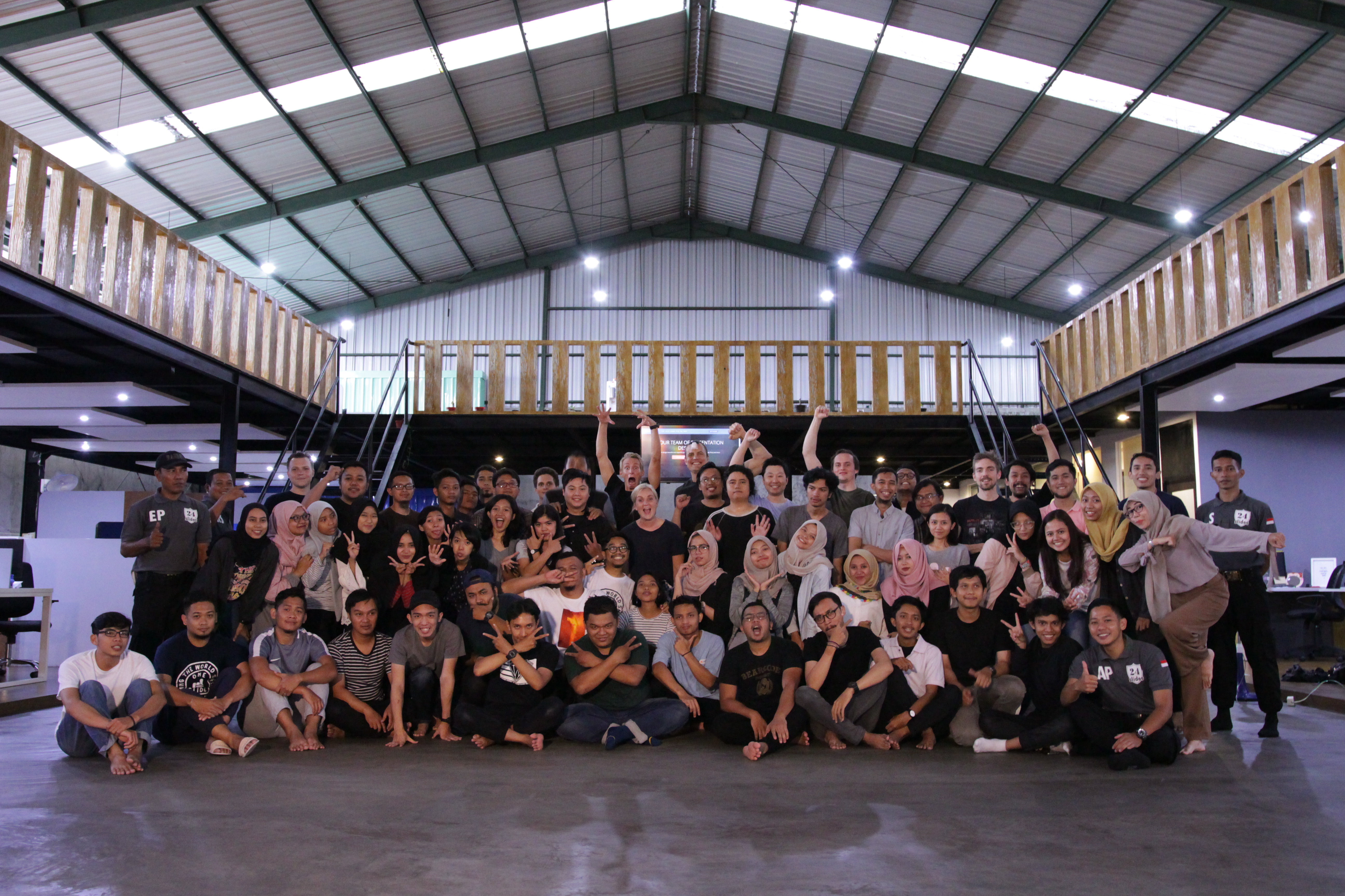 All the employees from 24Slides. They seem to love making peace signs. >o