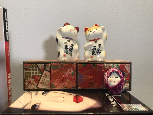 Japanese cats made of glass