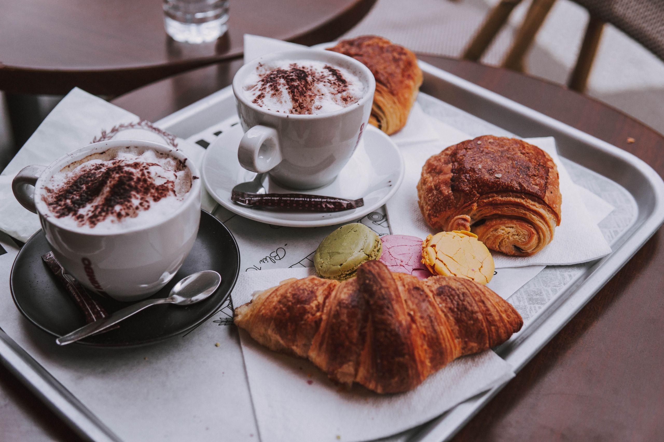 coffe and croissantes