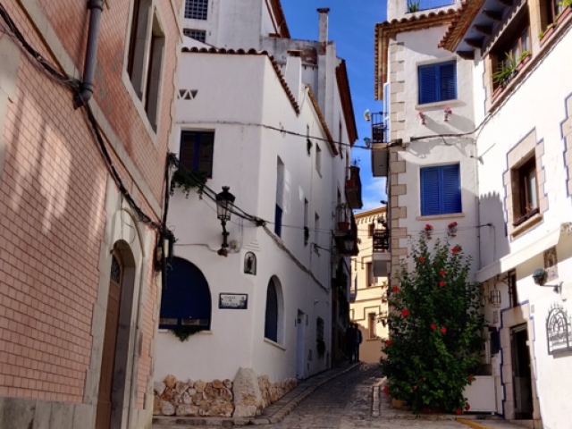 (Narrow street in Sitges in Spain)