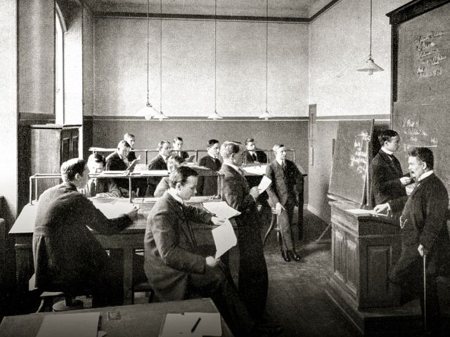 Accountants' class back in 1920s