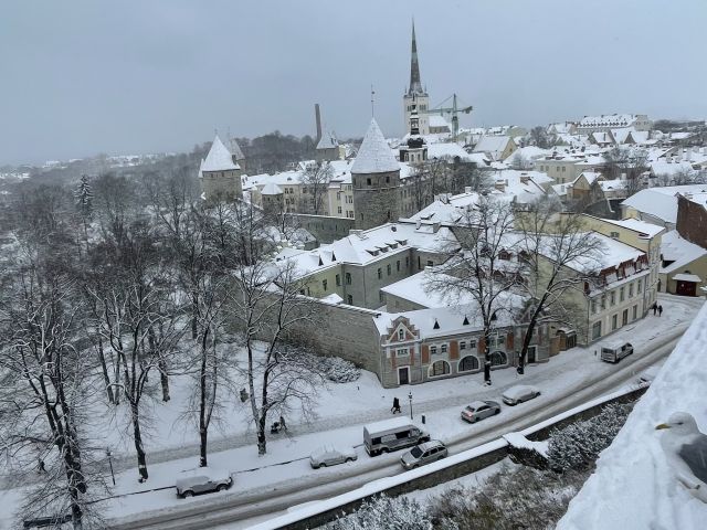 The view over a snowy Tallinn in December 2021.