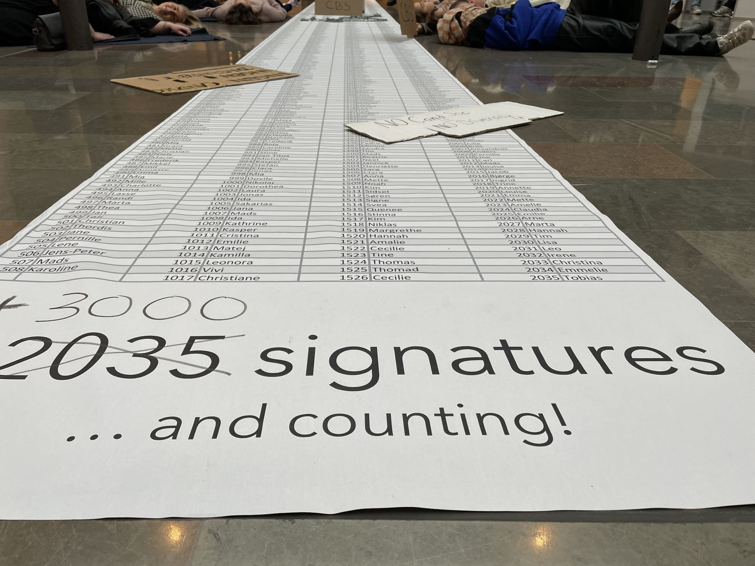 3000 signatures on big paper